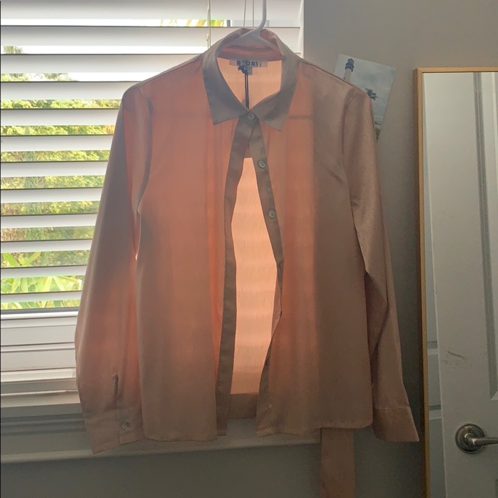 Beautiful rose gold blouse with removable tie